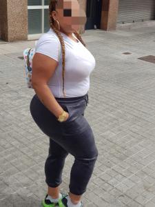 677714108: Chica busca chico en Barcelona
