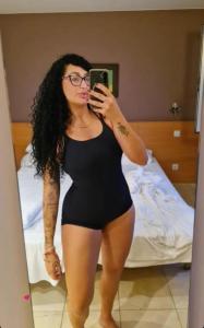 613677079: Chica busca chico en Pontevedra