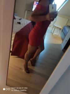 624159030: Chica busca chico en Gerona