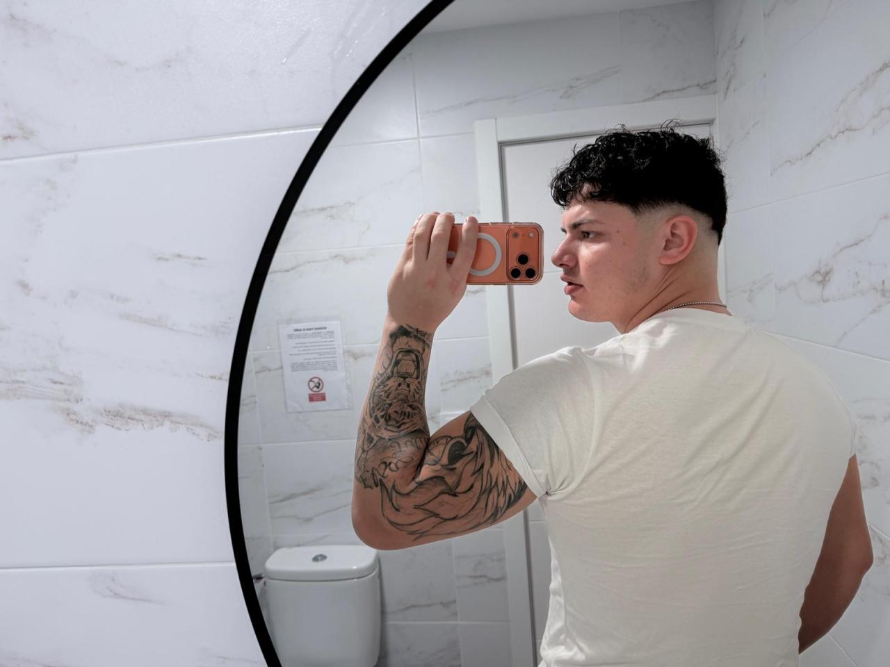 Chico busca chica en Sevilla: 