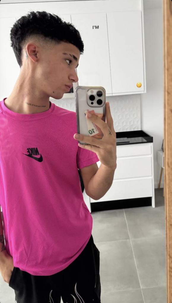 Chico busca chica en Granada: 