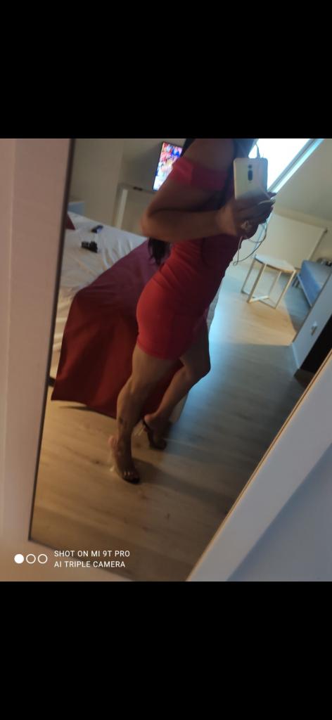 624159030: Chica busca chico en Gerona