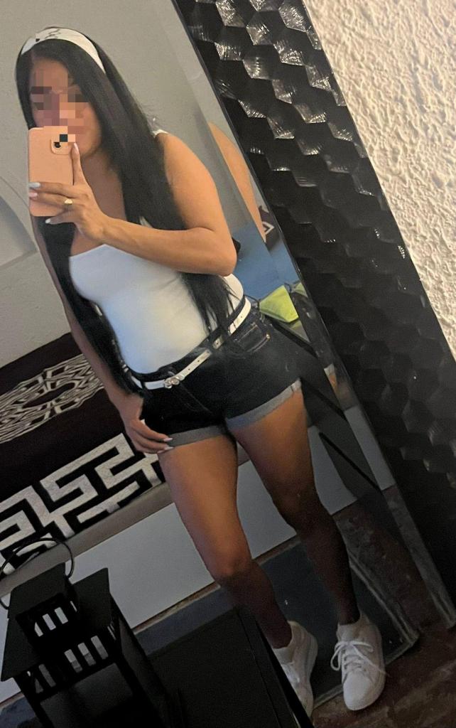 645566159: Chica busca chico en Barcelona