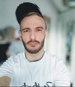 Chico busca chica en Málaga: 