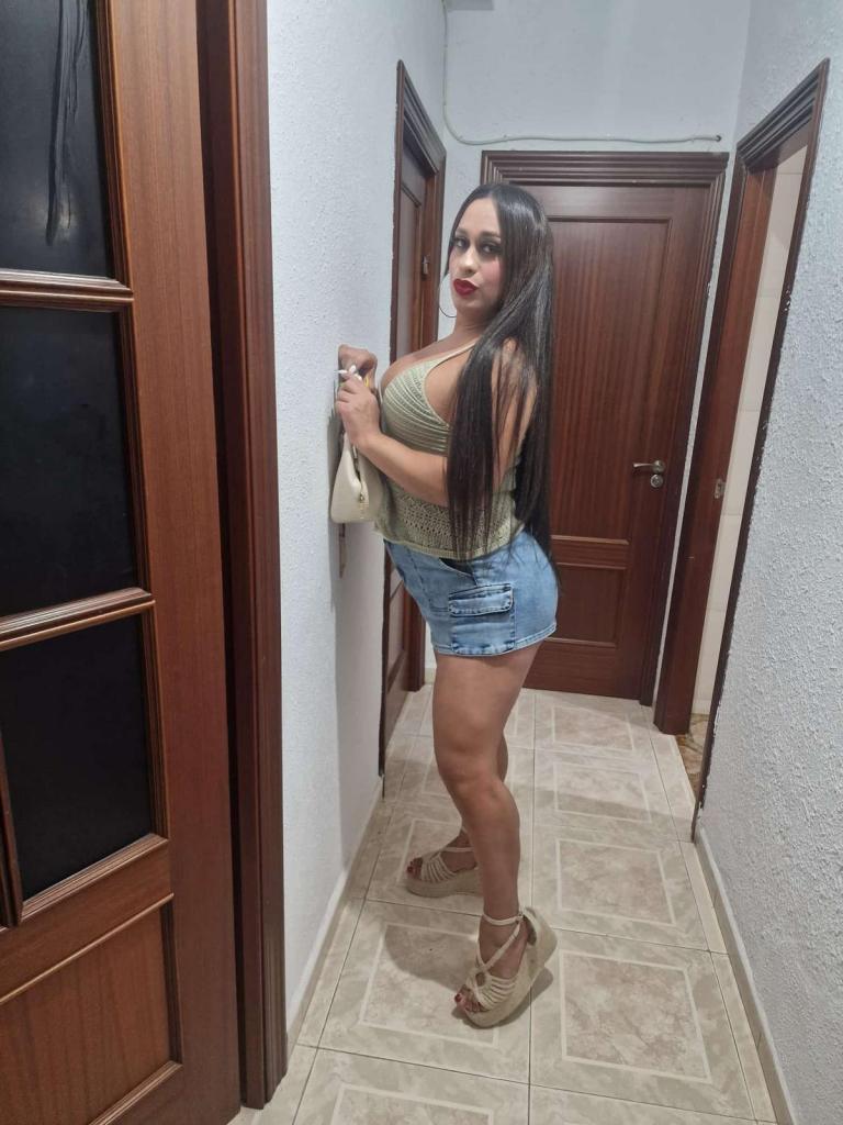 611275347: Transexual en León