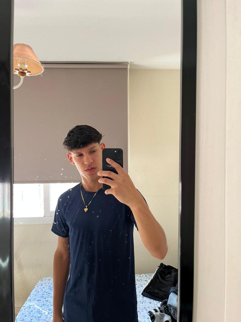 674344545: Chico busca chica en Granada