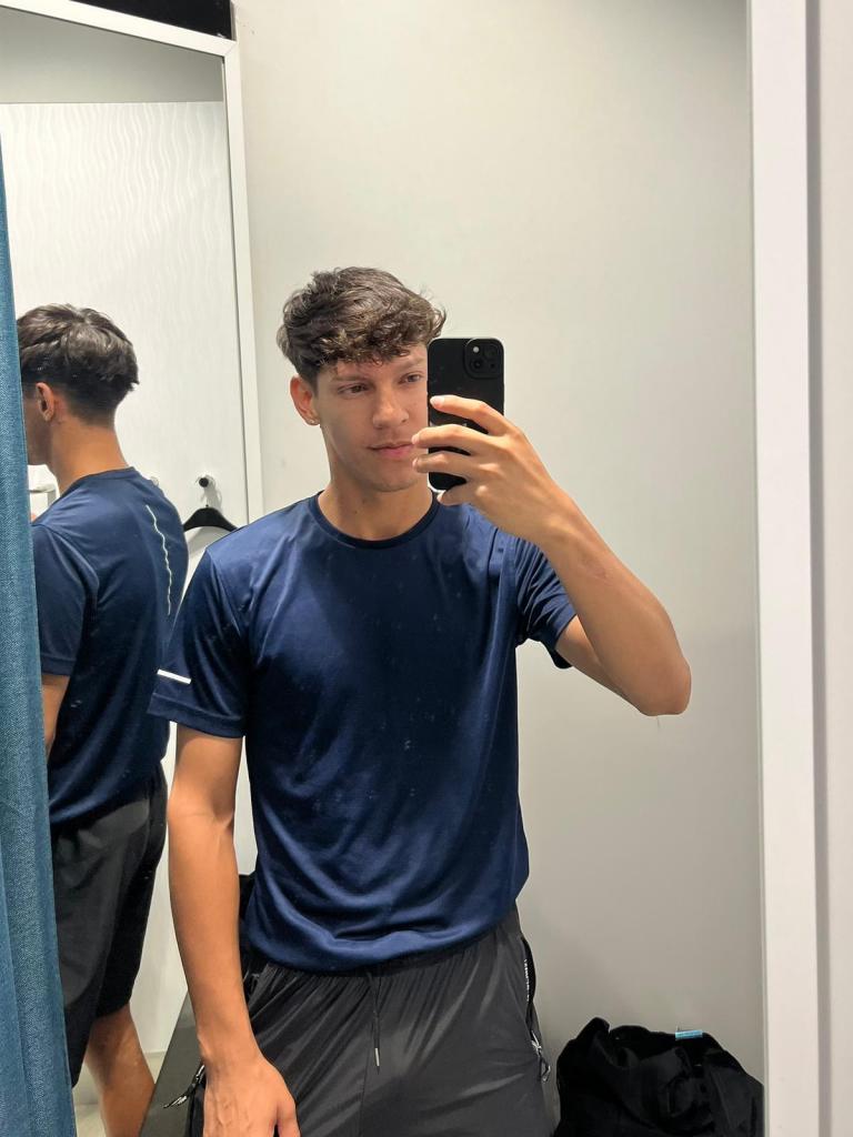 Chico busca chica en Granada: 