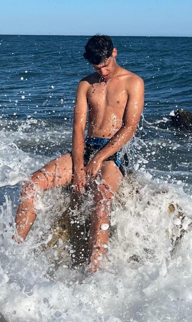 674344545: Chico busca chica en Granada