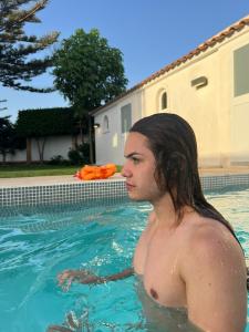 695946614: Chico busca chica en Granada