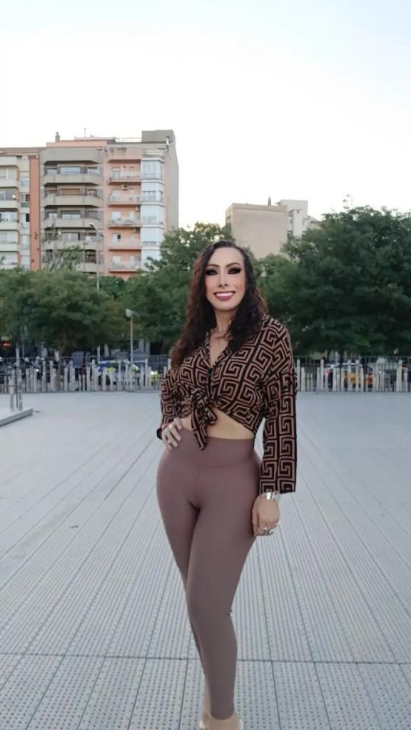 667054614: Travesti en Gerona