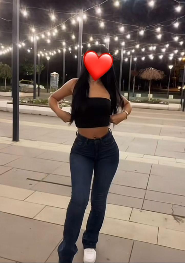 607434287: Chica busca chico en Sevilla