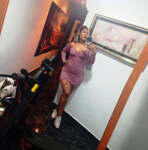 617785811: Chica busca chico en Barcelona