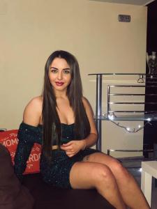 631552681: Chica busca chico en Sevilla