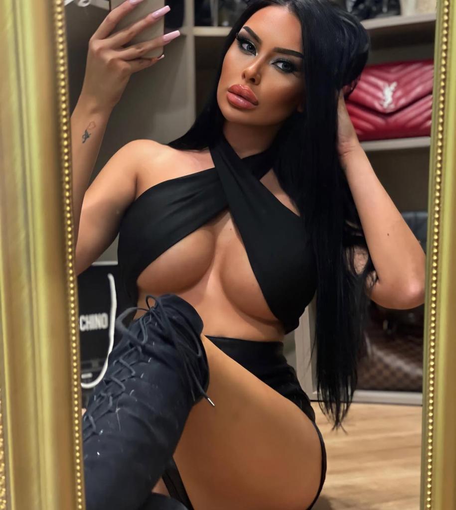 671888404: Chica busca chico en Almería