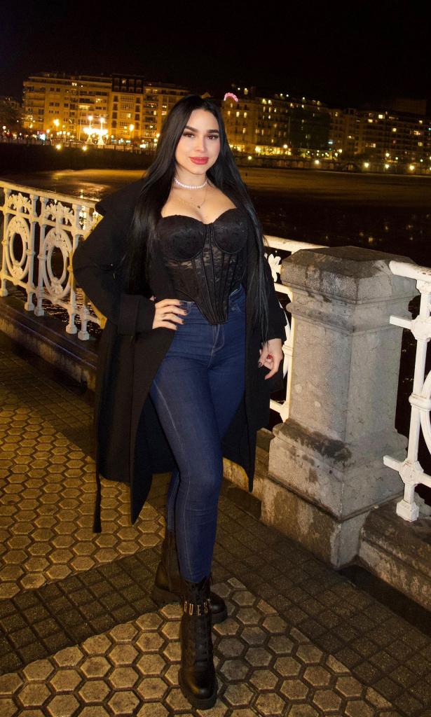 687658076: Chica busca chico en Sevilla