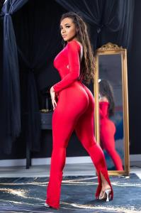 662375513: Chica busca chico en Ibiza