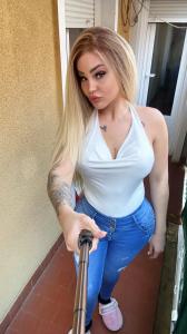 742048285: Travesti en León