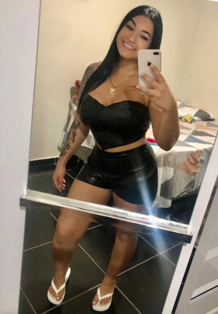 662561699: Chica busca chico en Sevilla