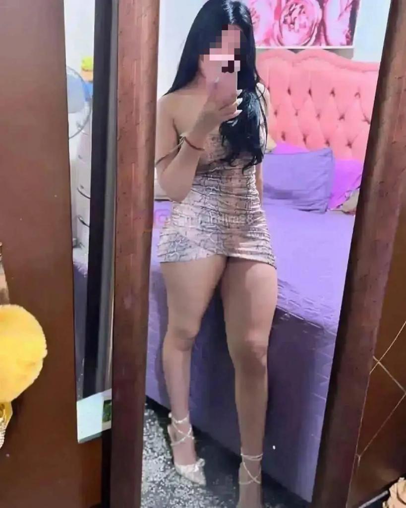 631701197: Chica busca chico en Málaga