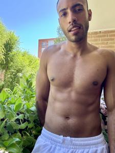 647888215: Chico busca chica en Madrid