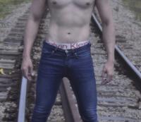 664418257: Chico busca chica en Valencia