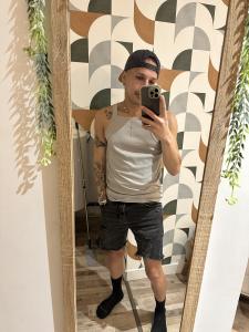 664403802: Chico busca chica en Granada