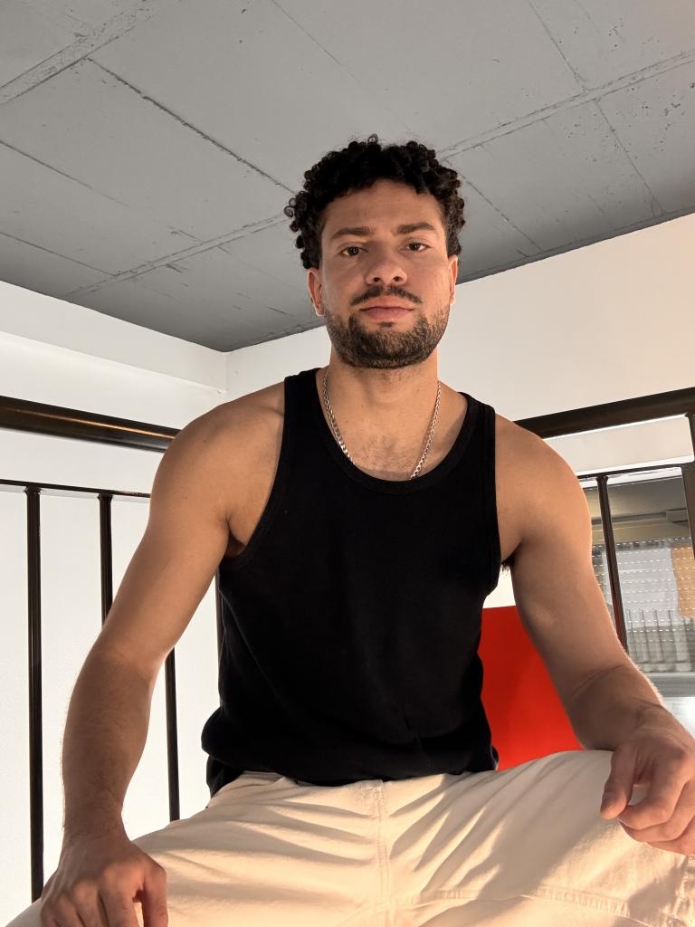 613839977: Chico busca chica en Valencia