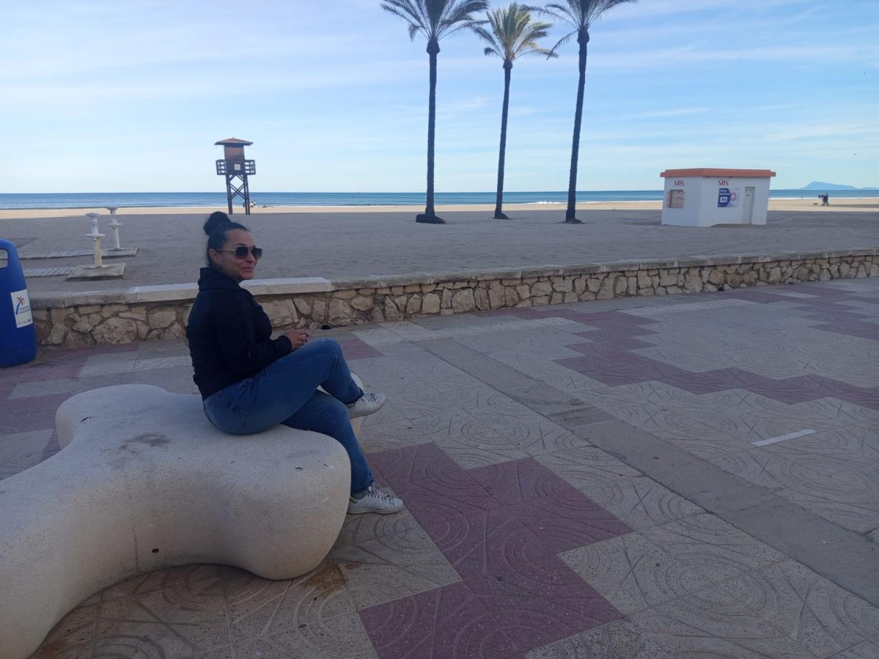 667605351: Chica busca chico en Valencia