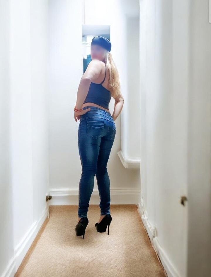 692565260: Chica busca chico en Murcia