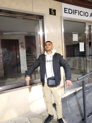 637014243: Chico busca chica en Málaga