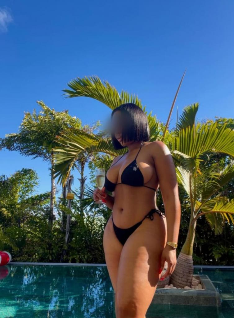 685796437: Chica busca chico en Madrid