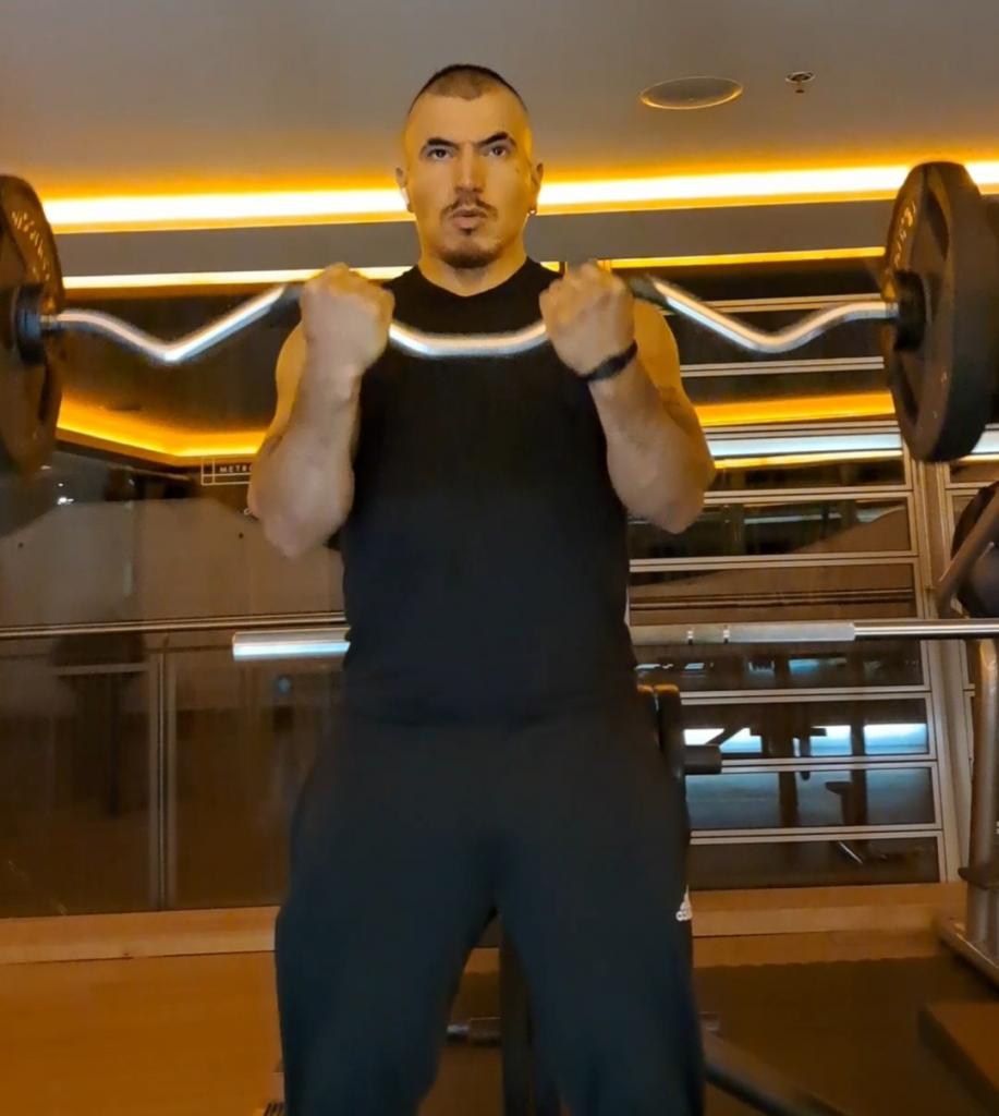 664131787: Chico busca chica en Barcelona