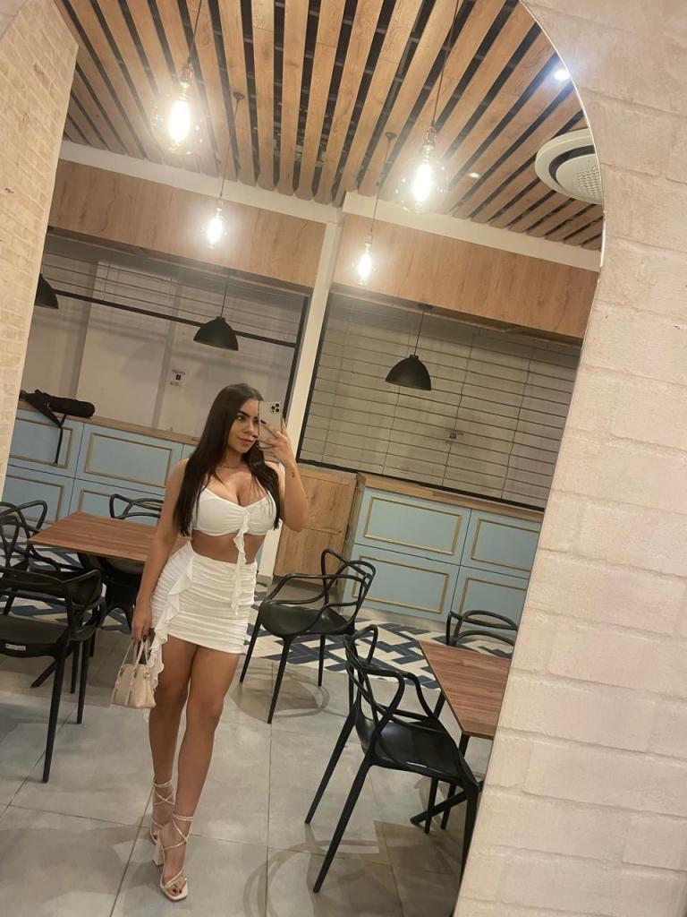 631775709: Chica busca chico en Barcelona