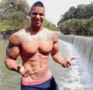 Chico busca chica en Sevilla: 