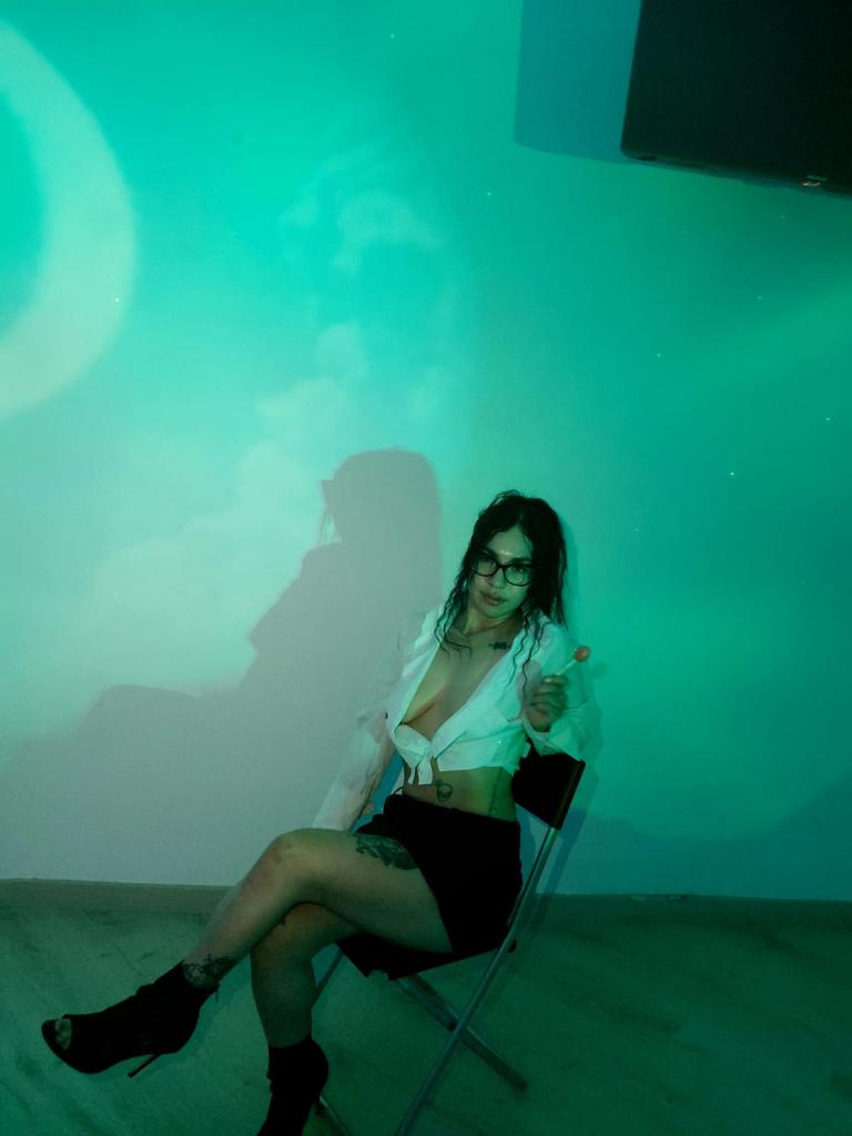 Chica busca chico en Huelva: 