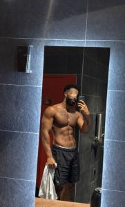 631463689: Chico busca chica en Barcelona