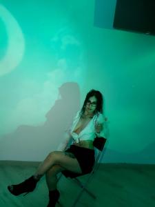 647075884: Chica busca chico en Huelva