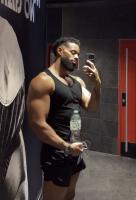 631463689: Chico busca chica en Barcelona