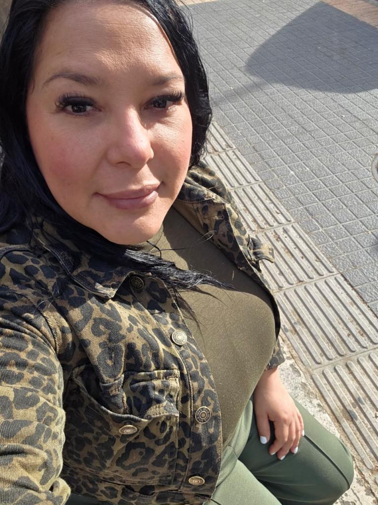 654757684: Chica busca chico en Ibiza