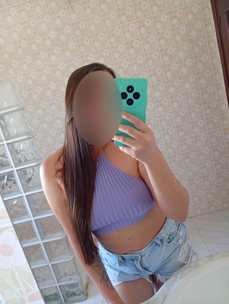607338255: Chica busca chico en Sevilla