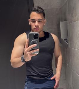 Chico busca chica en Granada: 