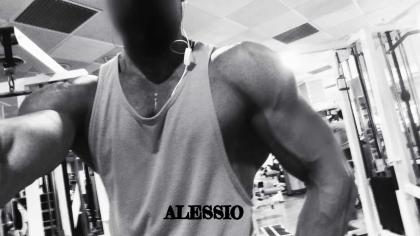 Chico busca chica en Sevilla: 