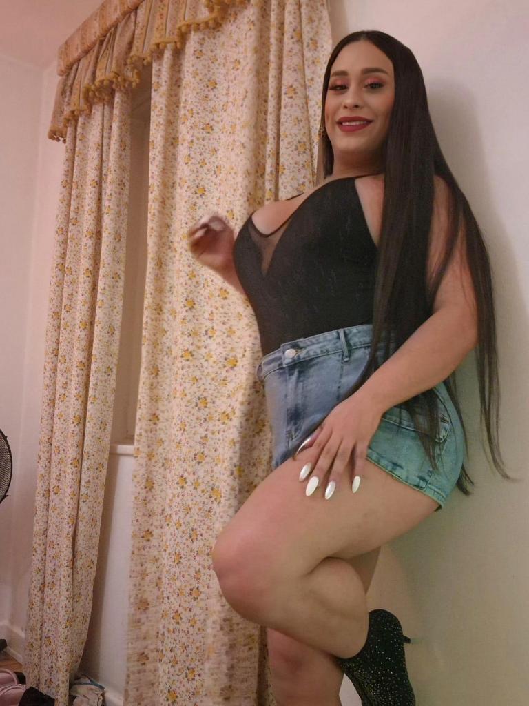 611275347: Travesti en León