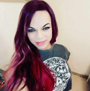 632251035: Chica busca chico en Gerona