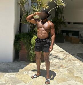 631623408: Chico busca chica en Barcelona