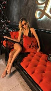 Chica busca chico en Ibiza: 