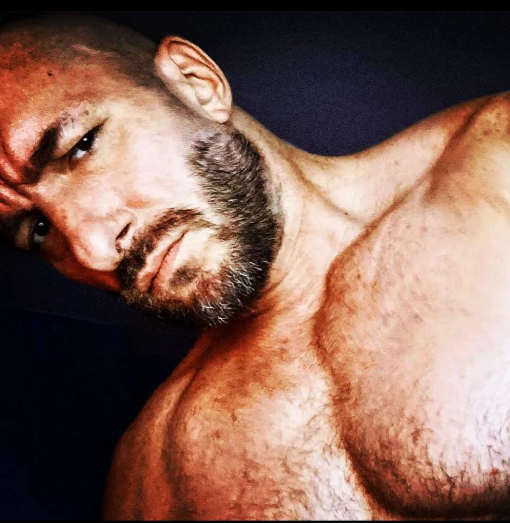 603897404: Chico busca chica en Cantabria