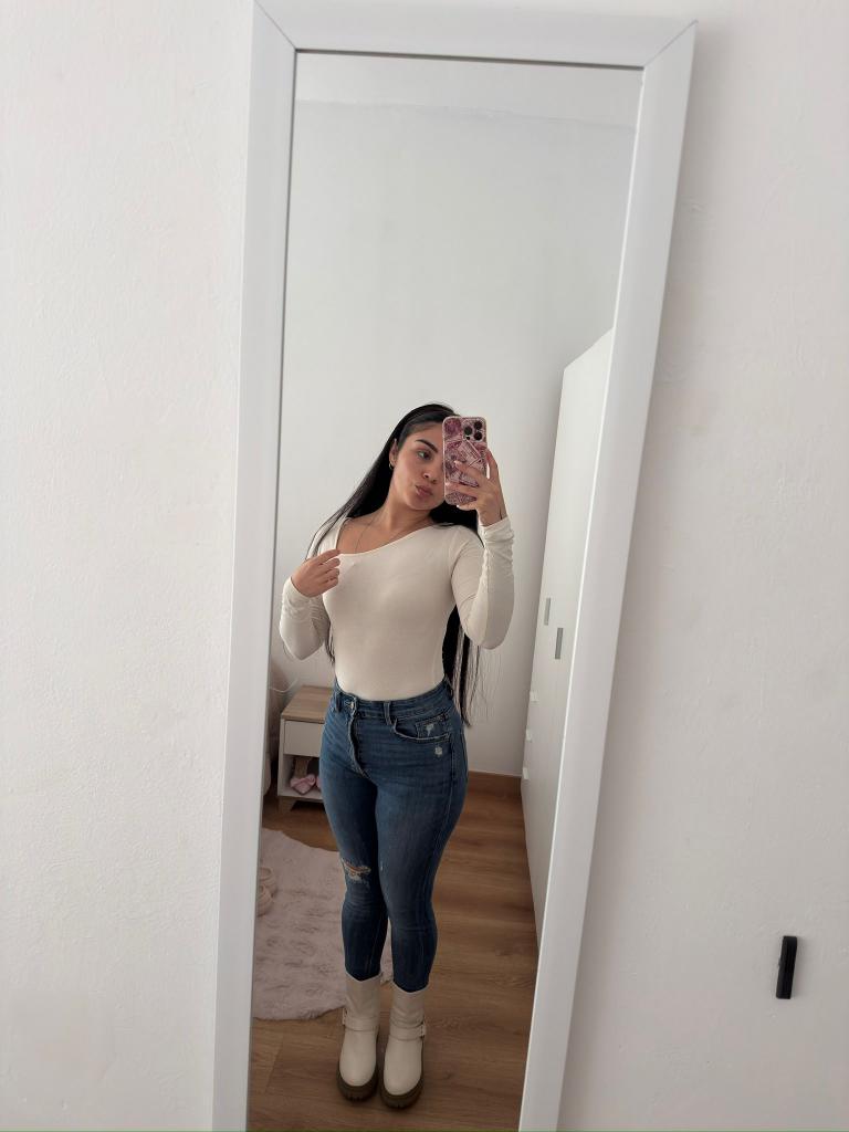 Chica busca chico en Ibiza: 