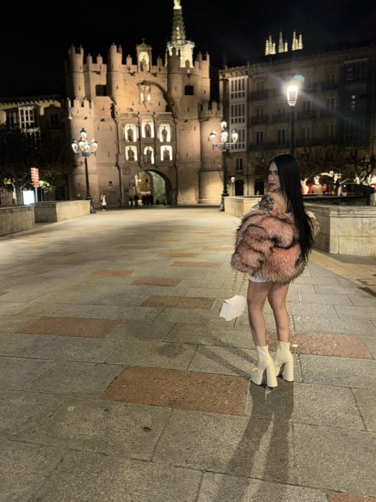 667412213: Chica busca chico en Pontevedra