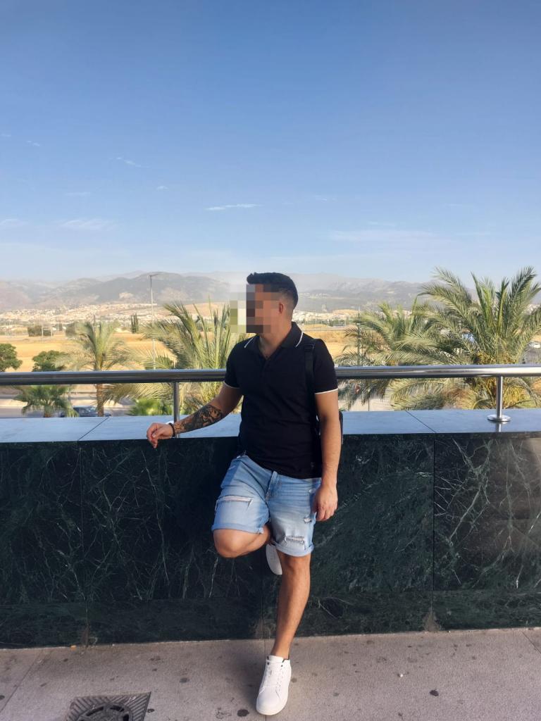 Chico busca chica en Granada: 